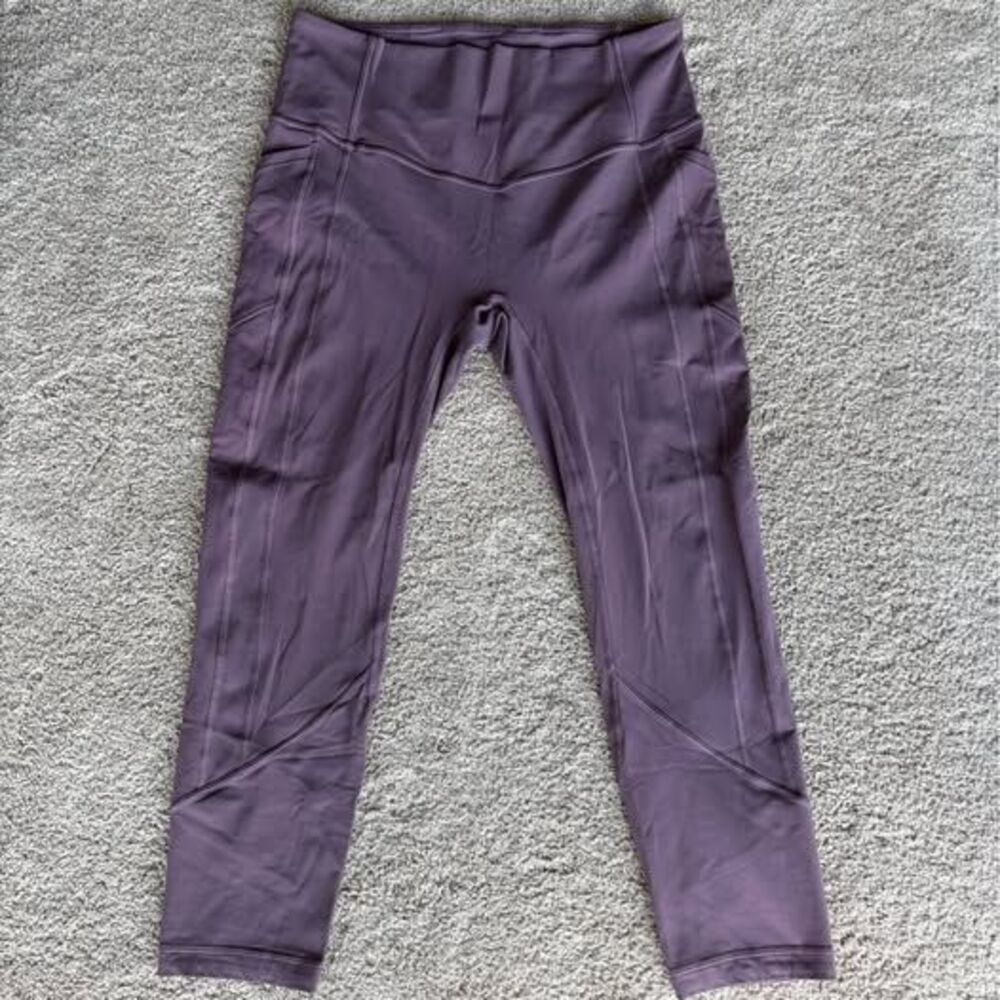Women’s Lululemon All The Right Places Cropped 23” Leggings Size 10